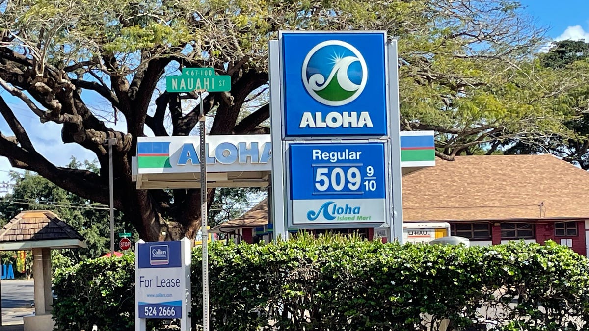 Gas station prices in Oahu, Hawaii