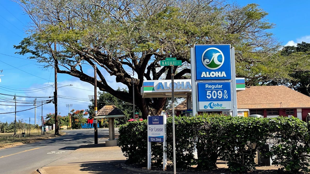Gas station prices in Oahu, Hawaii