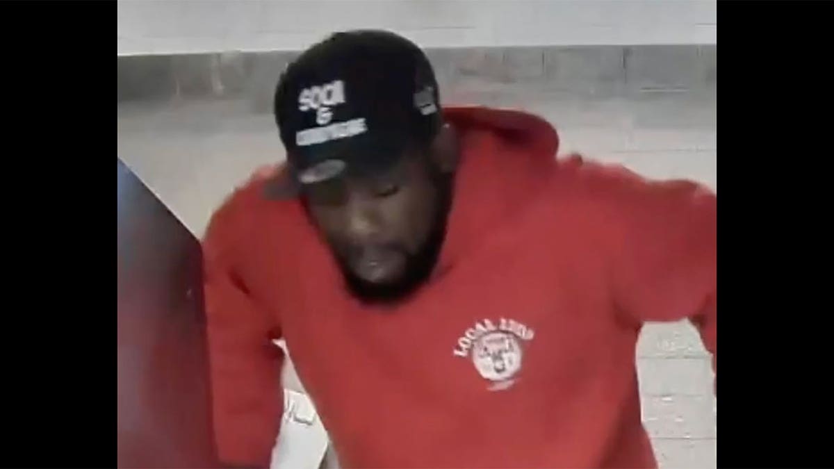 The suspect jumps a turnstile at Whitehall Street-South Ferry station shortly after the attack. (@NYPDnews)
