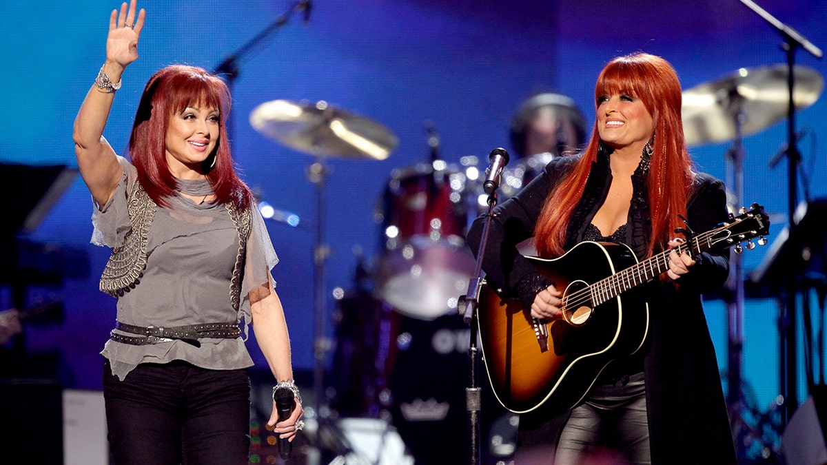 Wynonna Judd and Naomi Judd perform on stage