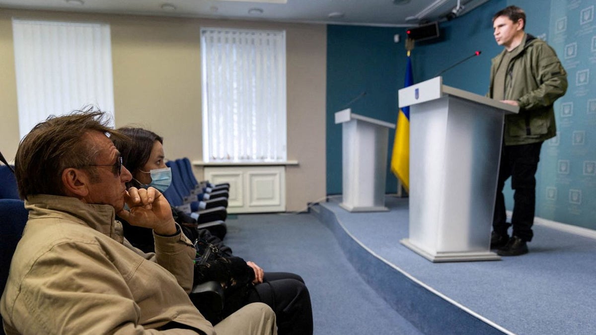 Sean Penn Ukraine press briefing