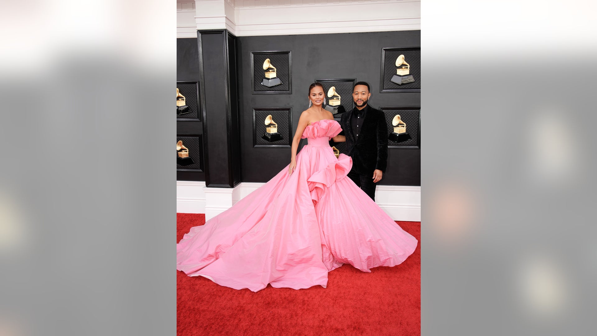 Chrissy Teigen John Legend Grammys 2022