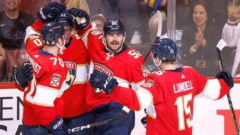 Panthers beat Red Wings 5-2, clinch best record in East