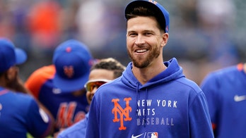 Mets ace Jacob deGrom has shoulder tightness, status uncertain