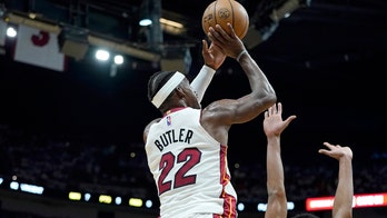 Jimmy Butler scores 45 points, Heat defeat Hawks for 2-0 lead