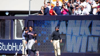 Yankees fans hurl trash at Guardians players