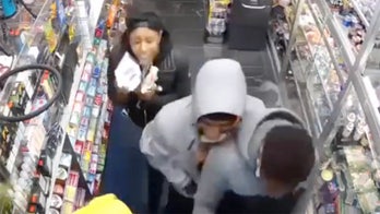 NYPD searching for suspects who stole from Brooklyn vape shop in grab-and-go scheme