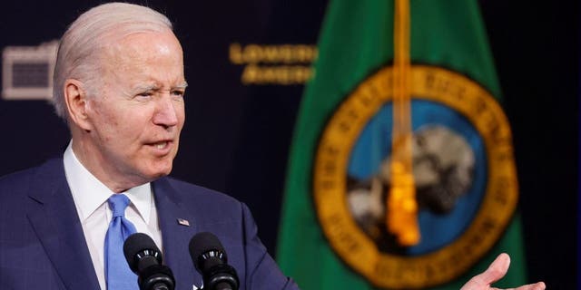 U.S. President Joe Biden delivers remarks on the economy, healthcare and energy costs to families, at Green River College in Auburn, ワシント我ら, U.S. 4月 22, 2022. ロイター/ジョナサン・エルンスト
