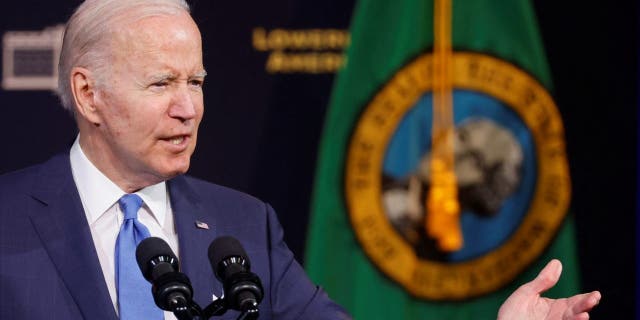 U.S. President Joe Biden delivers remarks on the economy, healthcare and energy costs to families, at Green River College in Auburn, Washington, U.S. April 22, 2022. REUTERS/Jonathan Ernst