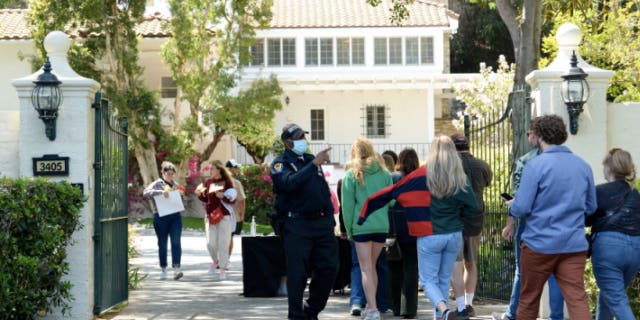 Fans of beloved late "Peligro" host Alex Trebek are lining up to grab memorabilia of the TV personality.