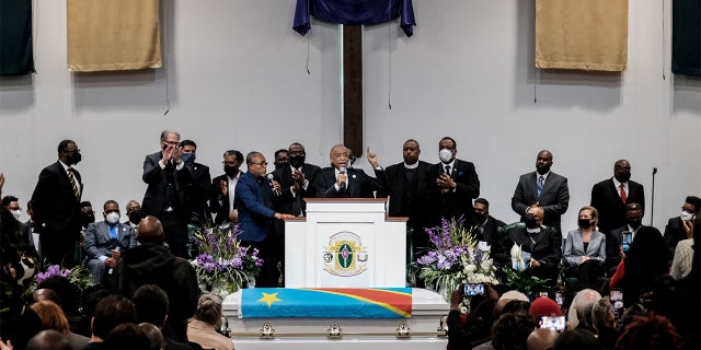 Le 4 avril 2022, à l'église Renaissance du Christ à Grand Rapids, dans le Michigan, le révérend Patrick Leo a été abattu par un policier de Grand Rapids lors d'un contrôle routier le 4 avril.  Al Sharpton loue.  .