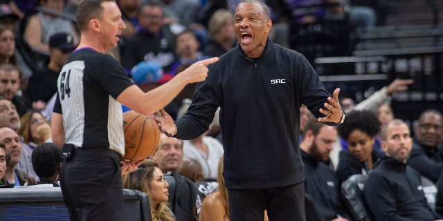 Sacramento Kings coach Alvin Gentry argues a call with referee Justin Van Duyne (64) during the second half of the team's NBA basketball game against the New Orleans Pelicans in Sacramento, Calif., Tuesday, April 5, 2022. The Pelicans won 123-109.