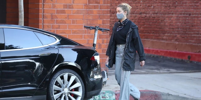 Amber Heard was spotted driving the Tesla that Elon Musk gifted her. 