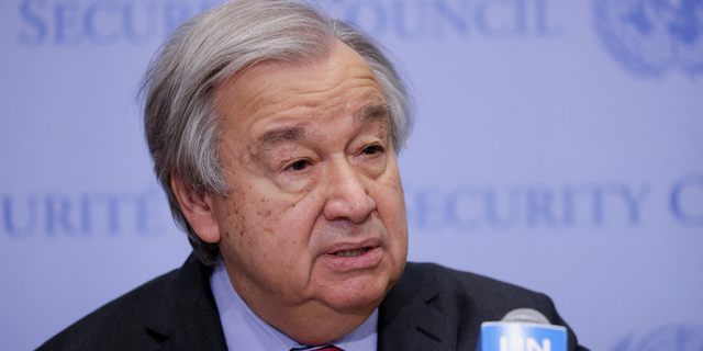 Secretaris-generaal van de Verenigde Naties Antonio Guterres spreekt op 14 maart de media toe op het hoofdkwartier van de Verenigde Naties in New York City.