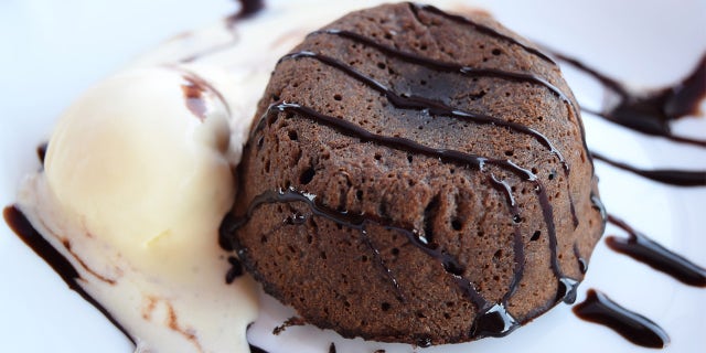 A restaurant server revealed how they handle overcooked chocolate molten cake.