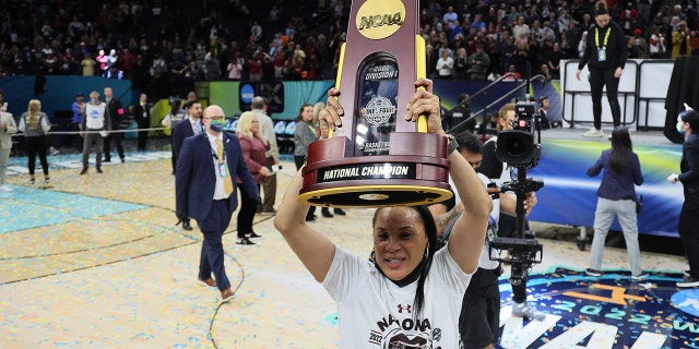 Dawn Staley hoists the national championship trophy