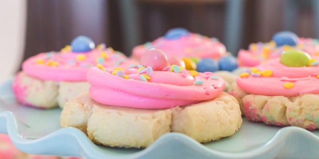 Sugar Easter Cookies de Sandra Flegg de ShesNotCookin.com