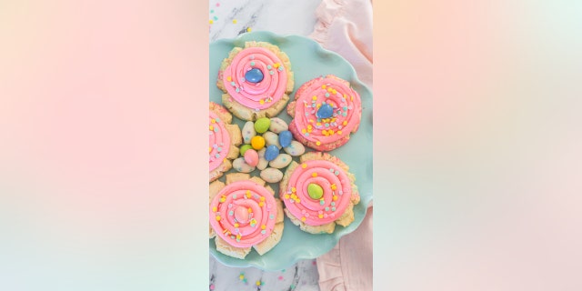 Sugar Easter Cookies de Sandra Flegg de ShesNotCookin.com