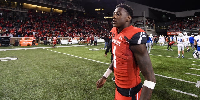 CINCINNATI, OH - NOVEMBER 06: Cincinnati CB Ahmad "Sauce" Gardner (1) following a college football game between the Tulsa Golden Hurricane and Cincinnati Bearcats on November 6, 2021 at Nippert Stadium in Cincinnati, OH.