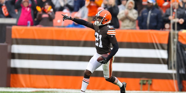 Nick Chubb Cleveland Browns Jersey orange