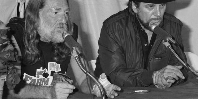 Musicians Willie Nelson (left) and Waylon Jennings circa 1983.