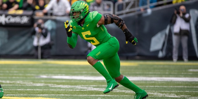 Top NFL prospect Kayvon Thibodeaux calls out critics questioning draft stock: 'That's outrageous' Kayvon Thibodeaux of the Oregon Ducks rushes against the Oregon State Beavers at Autzen Stadium Nov. 27, 2021, in Eugene, Ore.