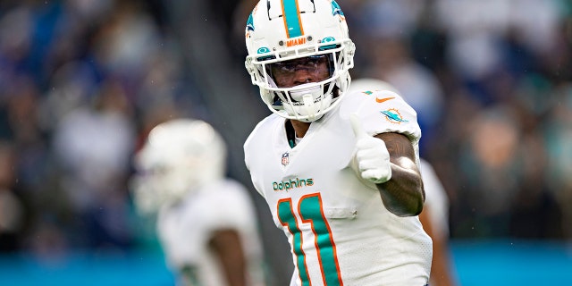 Dolphins trading DeVante Parker to division rival New England Patriots 2 DeVante Parker of the Miami Dolphins signals during a game against the Tennessee Titans at Nissan Stadium on Jan. 2, 2022, in Nashville.