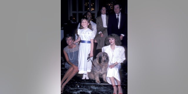 Carol Burnett, Aileen Quinn, Albert Finney, Geoffrey Holder, Ann Reinking and Bernadette Peters.