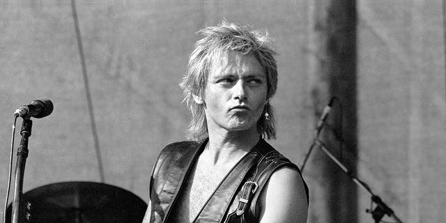 Benjamin Orr died in 2000 at age 53.