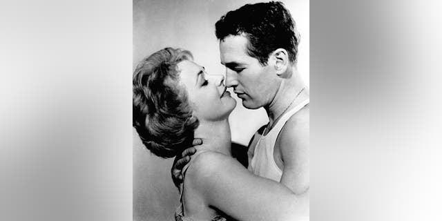 Paul Newman and Piper Laurie did two films together.