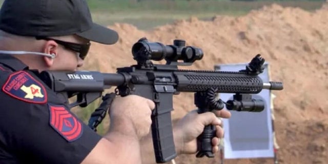 Texas cop trains with AR-15 rifle.