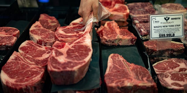 Le taux d'inflation a atteint un autre sommet de 40 ans en mai, augmentant les coûts du loyer, de l'épicerie et de l'essence.