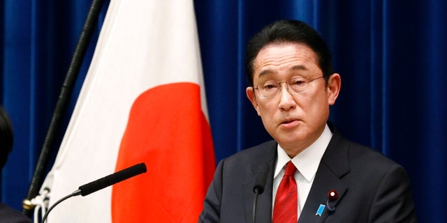 Japonský premiér Fumio Kishida hovoří během tiskové konference v oficiální rezidenci premiéra dne 8. dubna 2022, Tokio, Japonsko. 