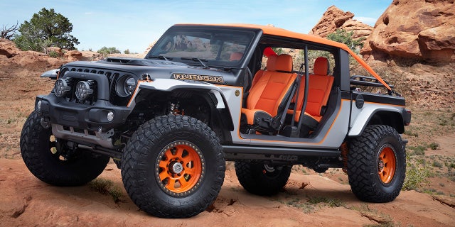 The Jeep Bob concept is a Gladiator pickup with a very short bed.