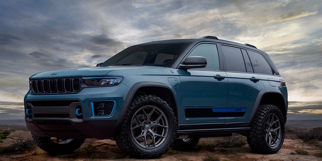 The Jeep Grand Cherokee Trailhawk PHEV concept is an extreme off-road version of the new Grand Cherokee 4xe plug-in hybrid.