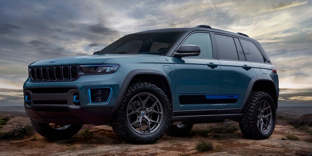 Le concept Jeep Grand Cherokee Trailhawk PHEV est une version tout-terrain extrême du nouveau hybride rechargeable Grand Cherokee 4xe.