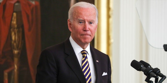 President Biden delivers remarks during an event for the 2022 National and State Teachers of the Year in the White House on April 27, 2022, 워싱턴, D.C. 