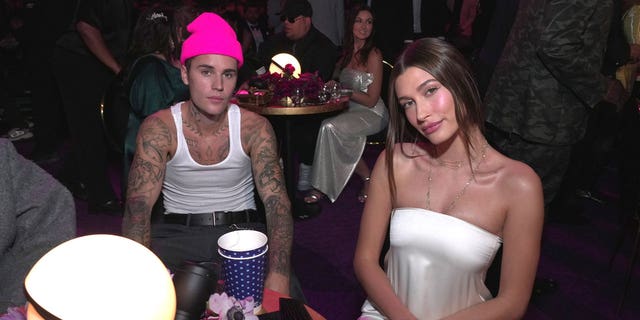 La modelo apareció en la alfombra roja junto a su esposo Justin Bieber.