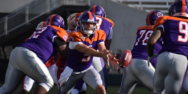 Kyle Lauletta of the Pittsburgh Maulers tossed the ball.