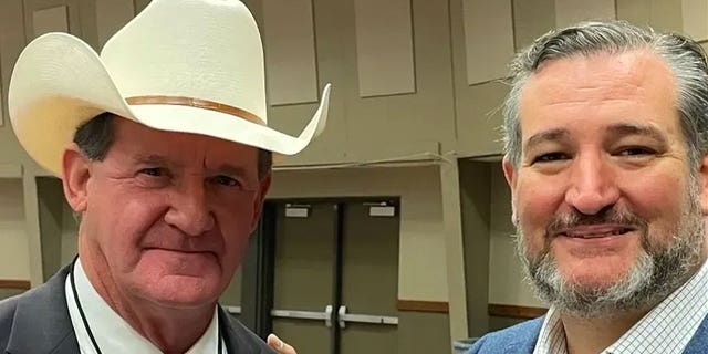 Sheriff Louderback with Sen. Ted Cruz/