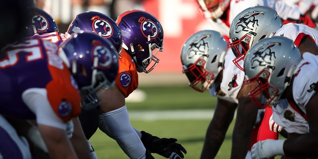 Teams line up for a play during the USFL game between the Pittsburgh Maulers and Tampa Bay Bandits  on April 18, 2022 at Protective Stadium in Birmingham, Alabama.