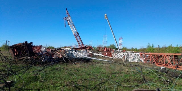 Une vue des antennes radio détruites à la suite des explosions, près de Maiac, en Moldavie, mardi.