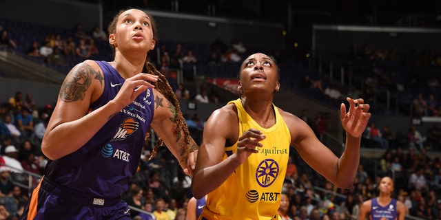 Phoenix Mercury's Brittney Griner, left, and Los Angeles Sparks' Nneka Ogwumike battle for the spot on August 8, 2019 at Staples Center in Los Angeles 