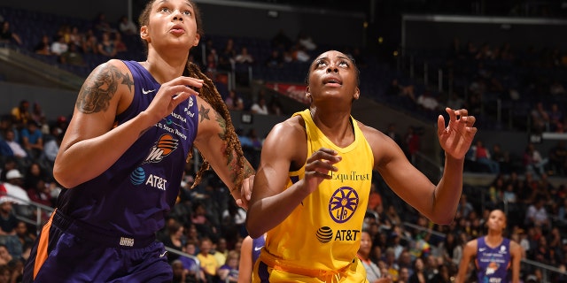 Phoenix Mercury's Brittney Griner, left, and Los Angeles Sparks' Nneka Ogwumike battle for the spot on August 8, 2019 at Staples Center in Los Angeles 