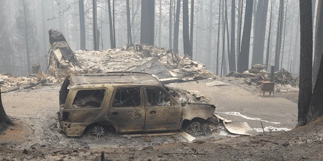 A home burned in Grizzly Flat, 加州, during the Caldor Fire in September 2021.