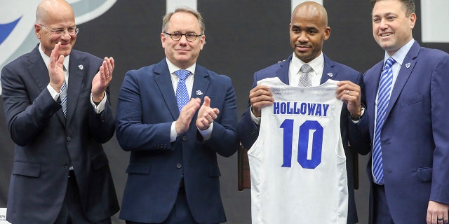 Kevin Marino, chair of the Seton Hall University Board of Regents, 从左起, Seton Hall President Joseph E. Nyre, new men's basketball coach Shaheen Holloway and SHU Athletic Director Bryan Felt, attend the introductory news conference for Holloway at Walsh Gym on Thursday, 游行 31, 2022, in South Orange, 新泽西.