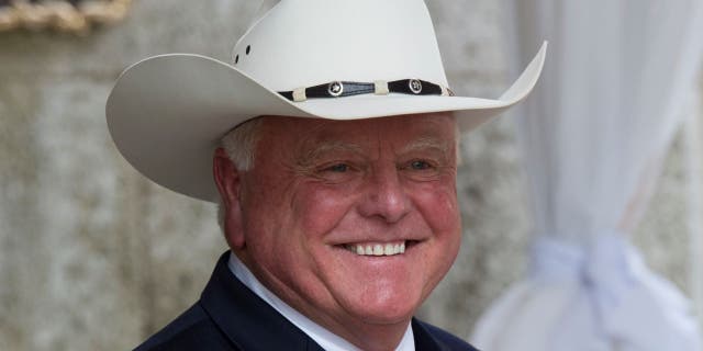 Texas Agricultural Commissioner Sid Miller exits after meetings with US President-elect Donald Trump's staff December 30, 2016