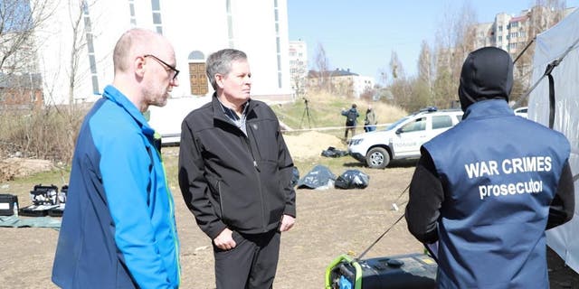 Sen. Steve Daines speaks with investigators in the Ukrainian city of Bucha.