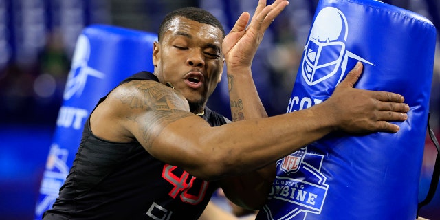 Travon Walker of Georgia runs a drill during the NFL Combine at Lucas Oil Stadium on March 5, 2022, in Indianapolis, Indiana.