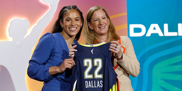 Veronica Burton is selected seventh overall by the Dallas Wings during the 2022 WNBA Draft on April 11, 2022, 在纽约. 